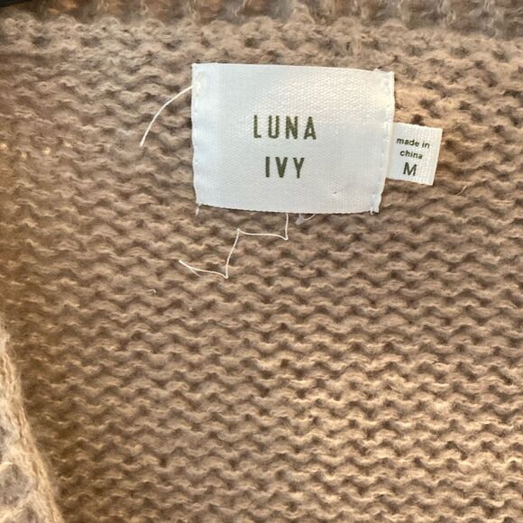 Luna Ivy Cottagecore beige cropped knit cardigan 3D crocheted Rose Sweater med - Picture 4 of 8